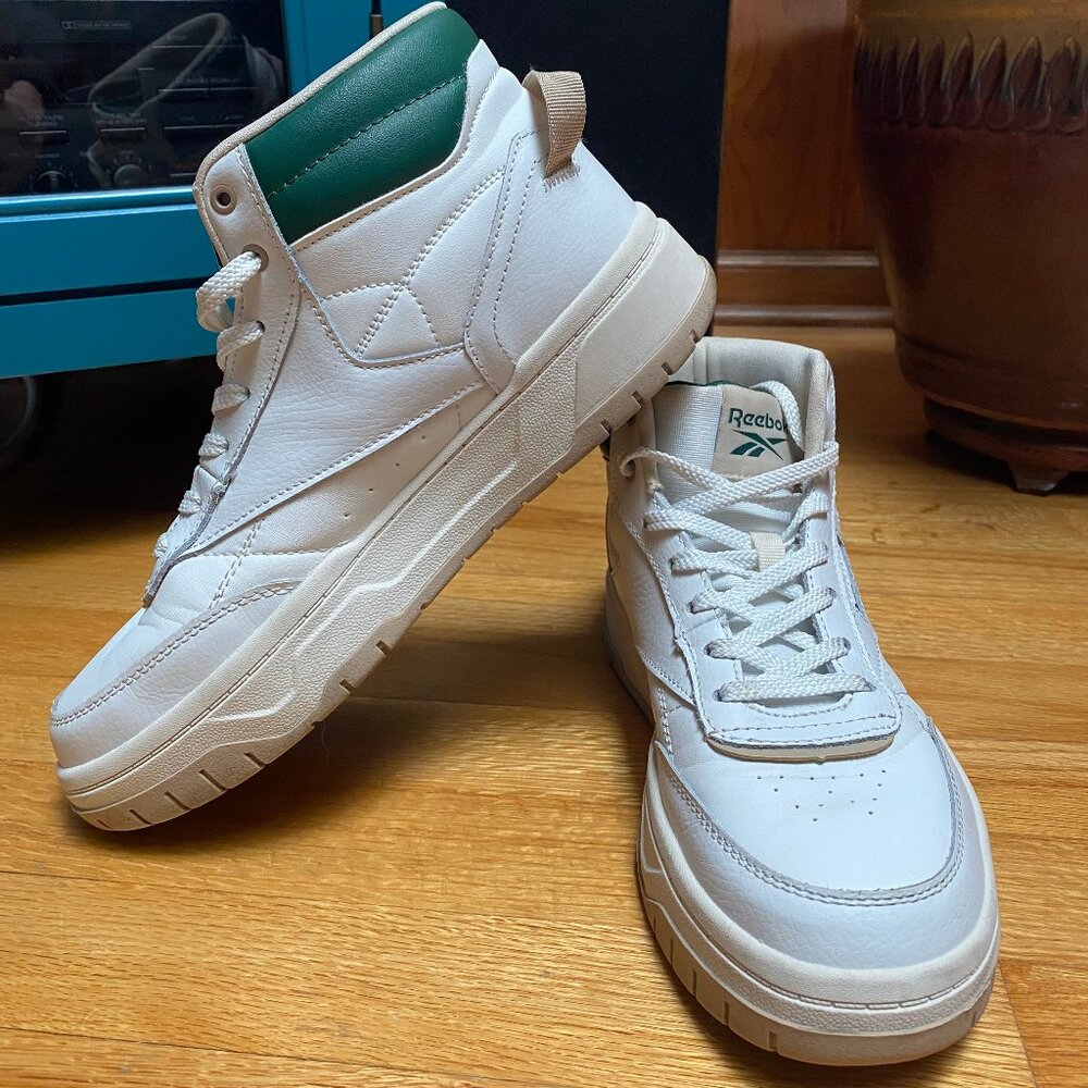Reebok Women’s size 9 Tech Geo Classic Hightop White and Green